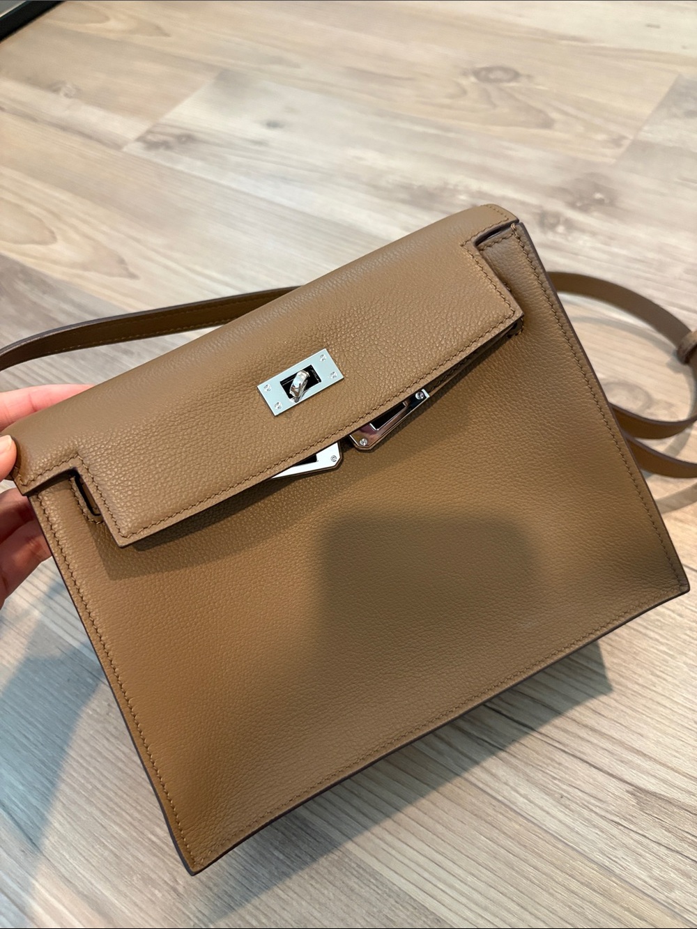 Classic Tan danse Women's Crossbody Bag - Elegant Minimalist Design